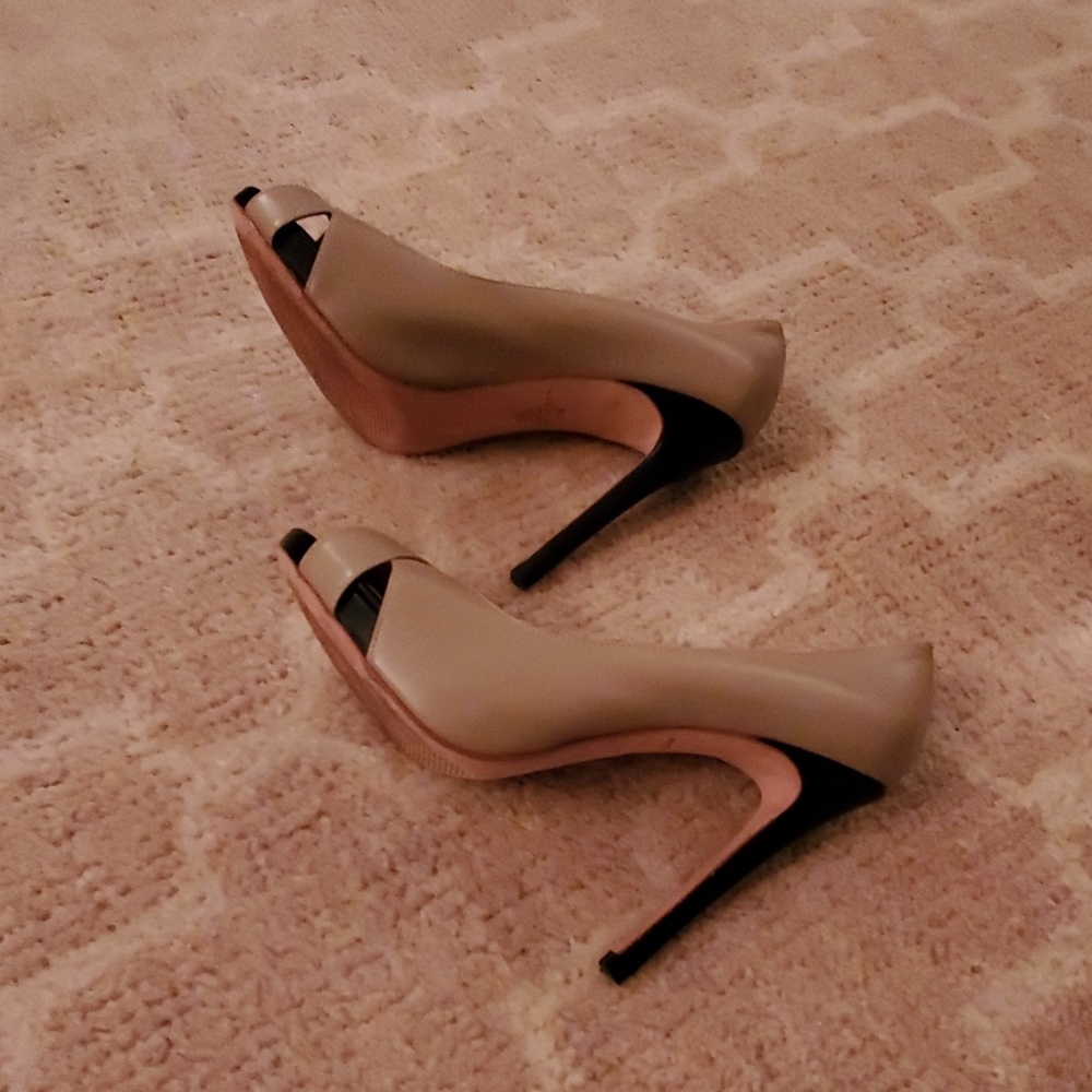 Shoes - Picture 4 of 4